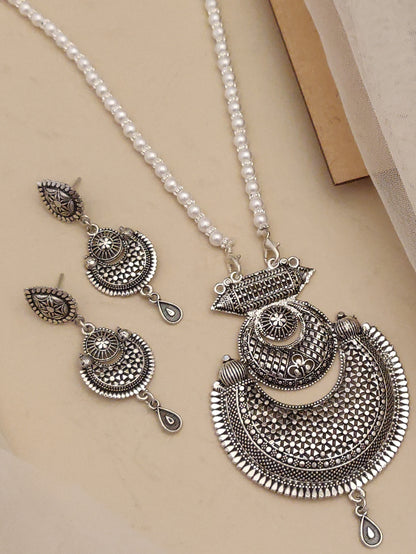 Nice Pendal Necklace with Earring in Oxidise